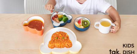 ふさふさの座面に、かわいいしっぽのついた ユニークなスツール